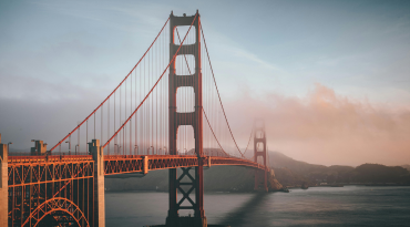 Fiets over de Golden Gate Bridge in San Francisco.