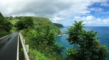 Legendarische roadtrips langs de tropische kust op Road to Hāna