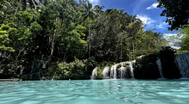 Chill bij de Cambugahay-watervallen op het relaxte Siquijor.