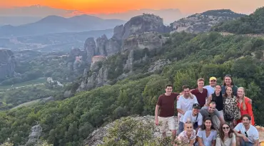 Ervaar een memorabele zonsondergang bij de duizelingwekkende kliffen van Meteora
