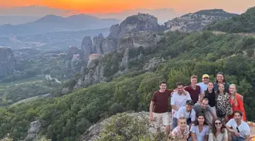 Ervaar een memorabele zonsondergang bij de duizelingwekkende kliffen van Meteora