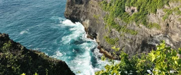 Uluwatu kliffen bij de zee