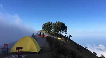 Trek je wandelschoenen aan en beklim de Rinjani Vulkaan op een 3-daagse beklimming.