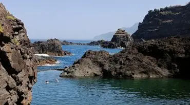 Zwem in vulkanische meren in Porto Moniz