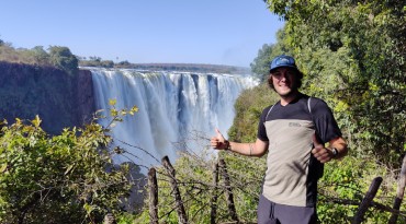 Bezoek Victoria Falls in Zimbabwe en Zambia, te land of vanuit lucht!