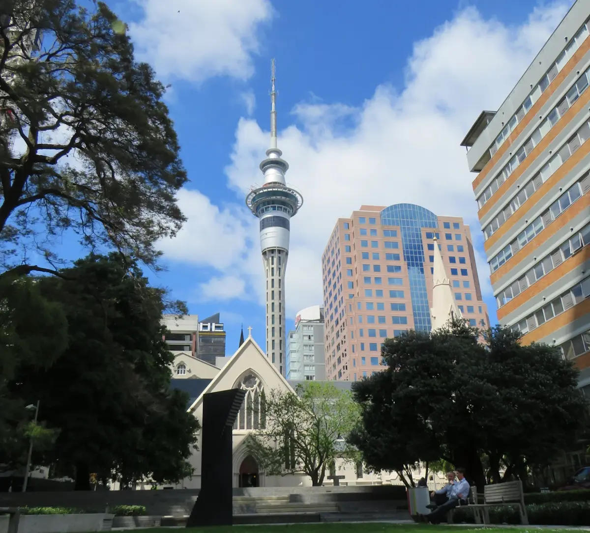 witte-kerk-met-toren-achtergrond &middot; new-zealand-north-to-south