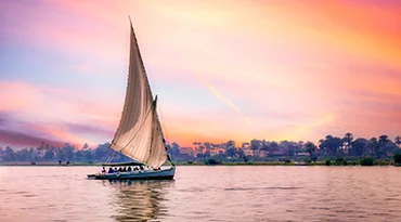 Zeiltocht met een traditionele felucca over de Nijl