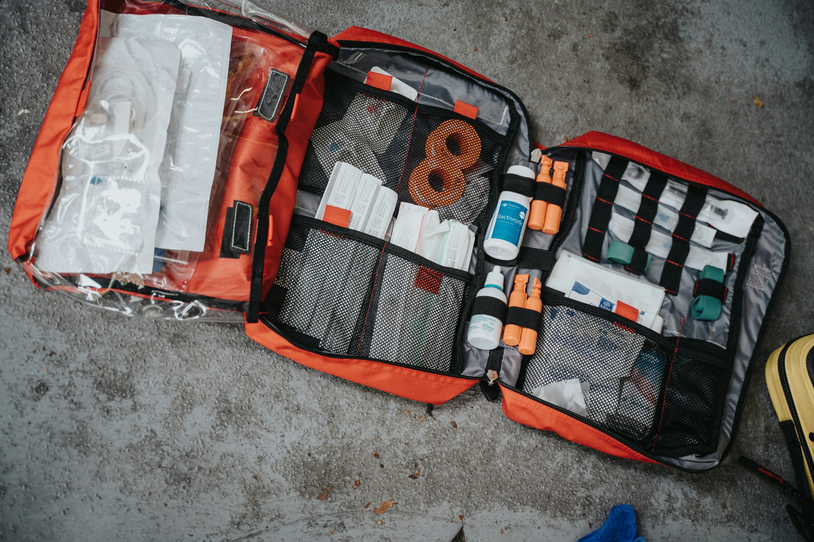 kit primeiros socorros em mochila