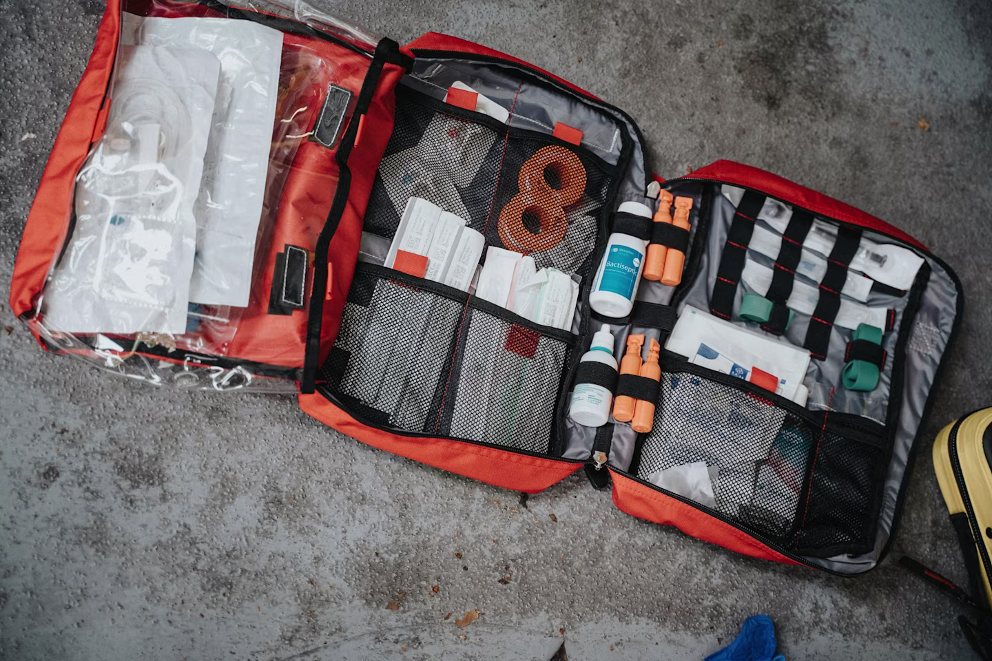 kit primeiros socorros em mochila