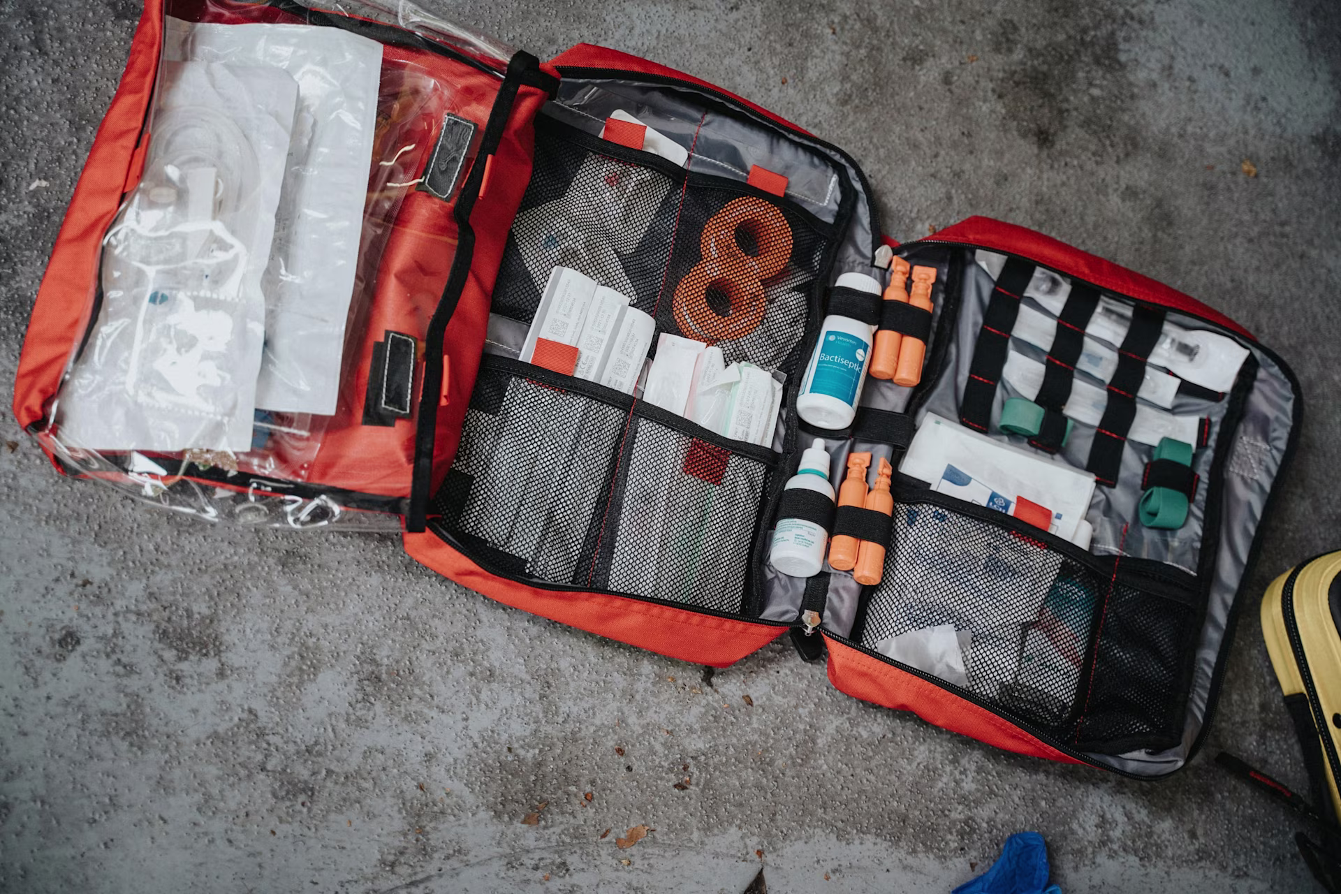 kit primeiros socorros em mochila