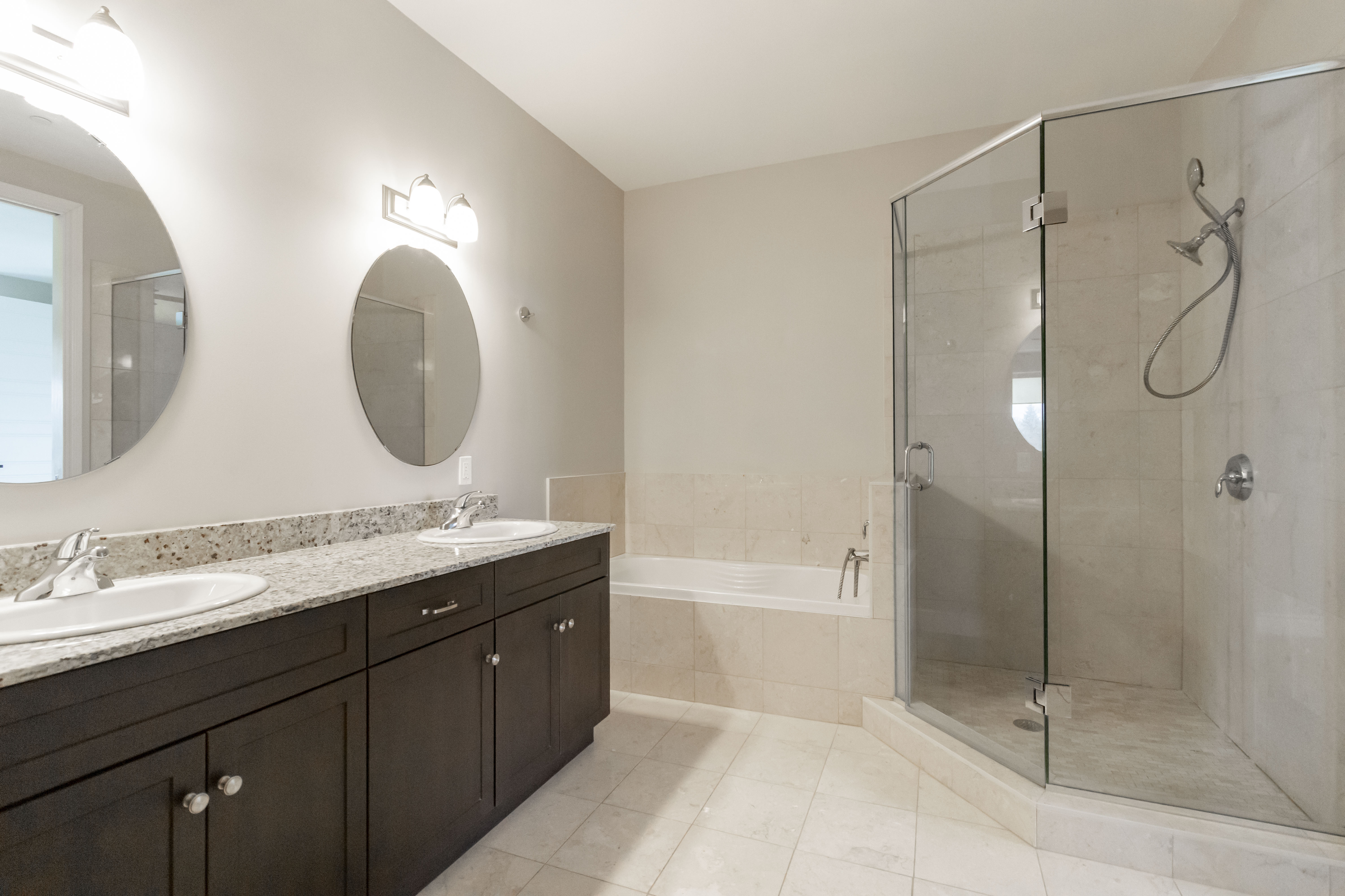 307-223 Erb St 15
