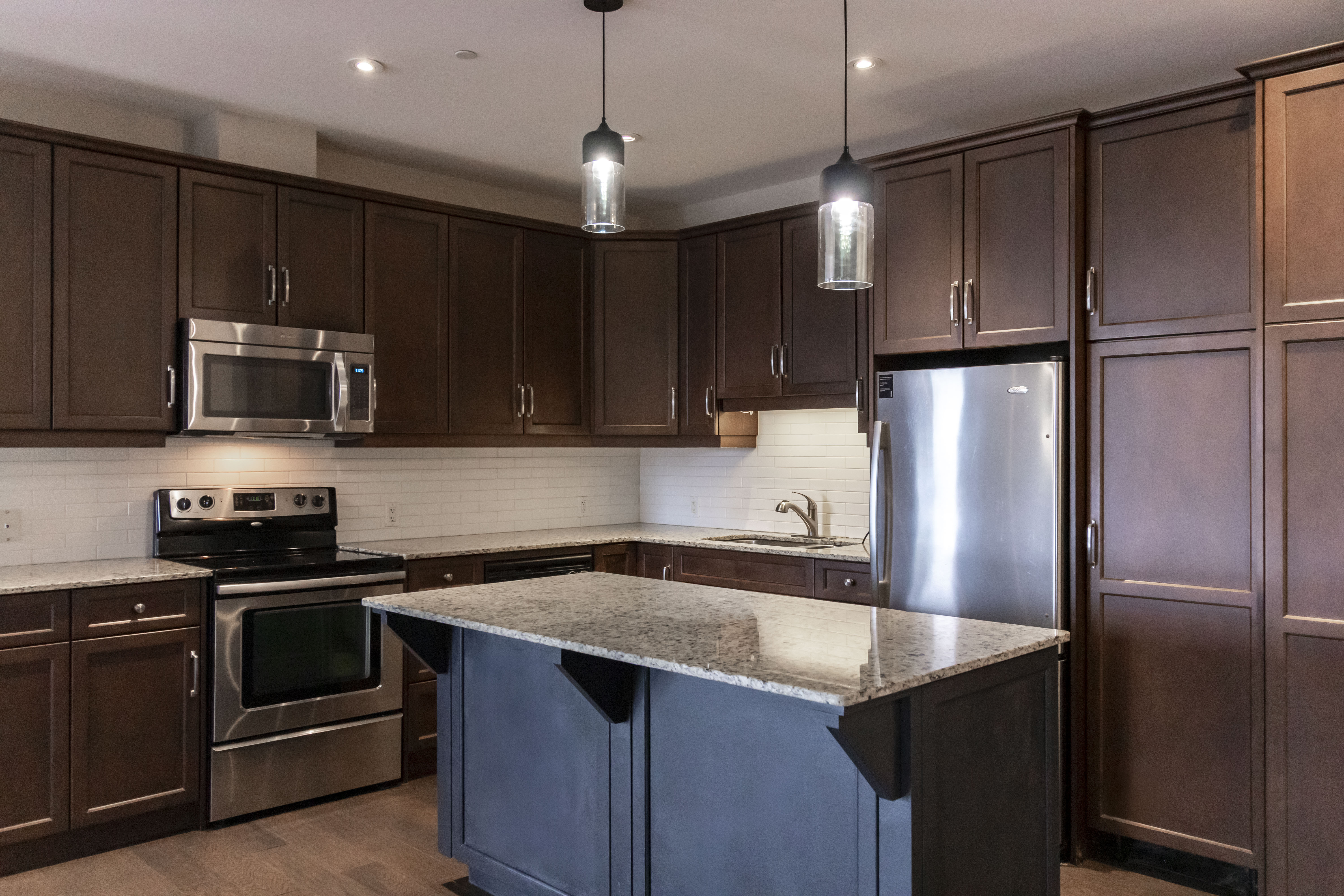 307-223 Erb St 10