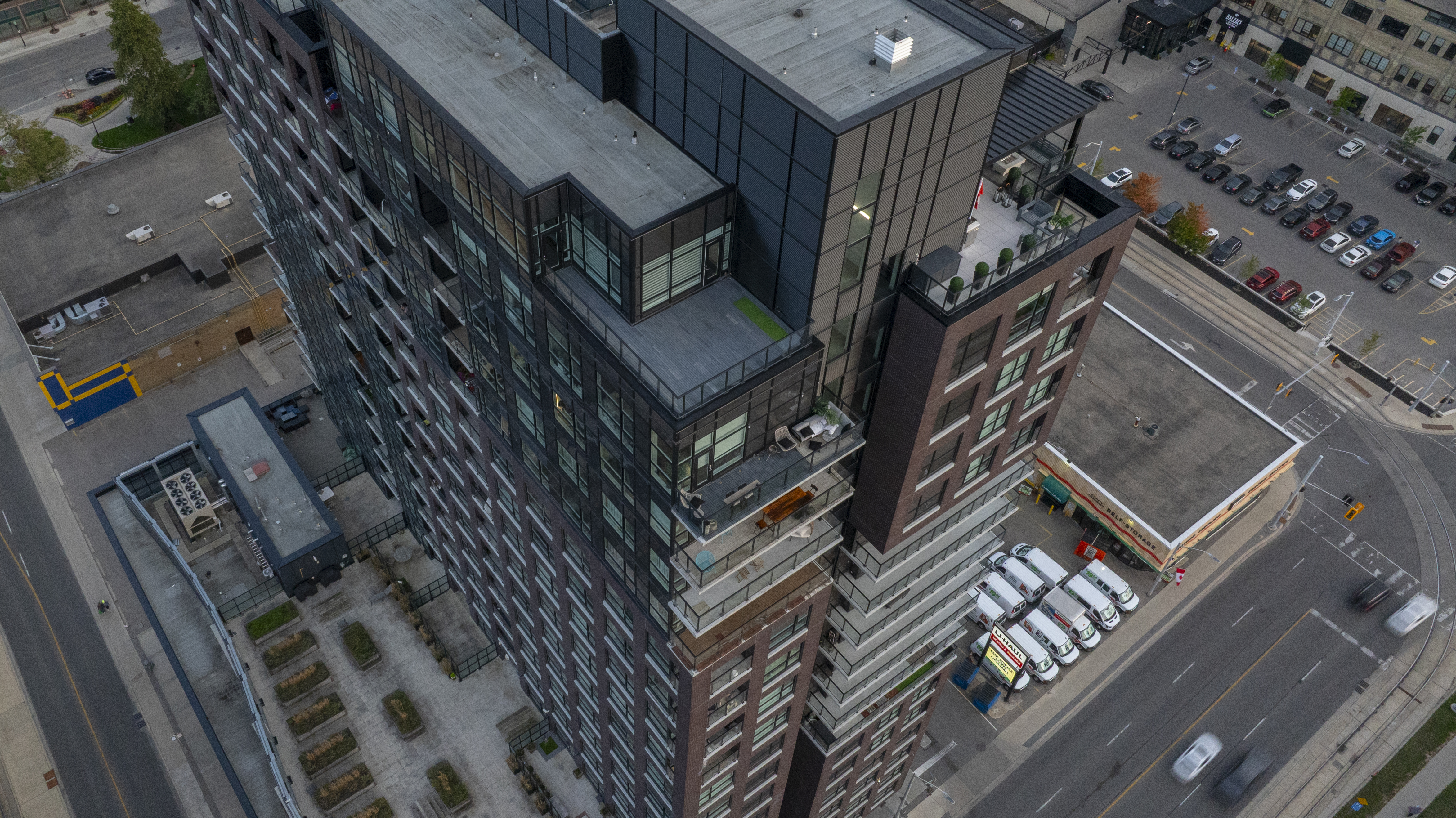 1902 — 1 Victoria St