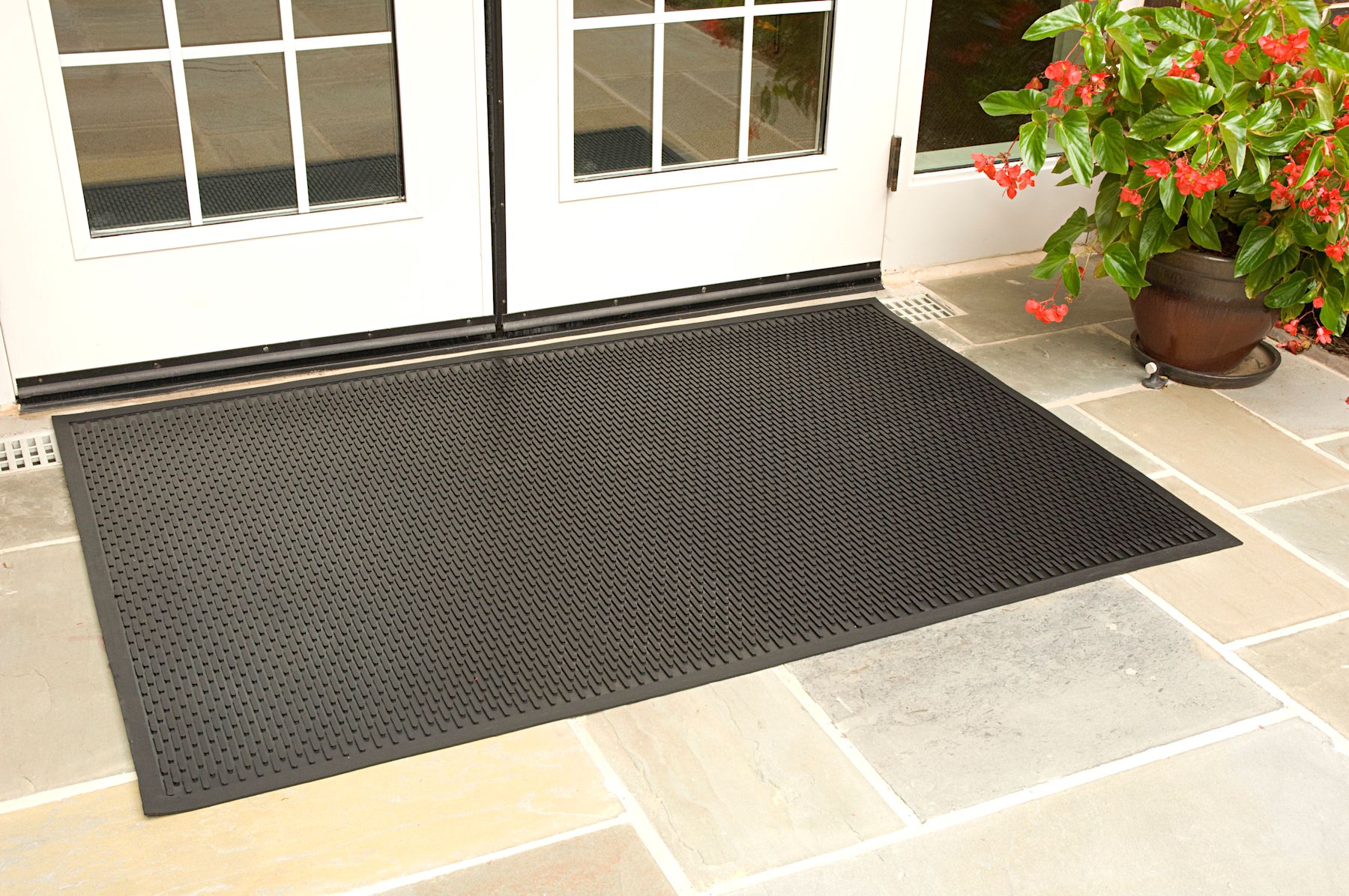 Walk Off Rug How to Choose the Right Walk-Off Mat System | Alsco Uniforms
