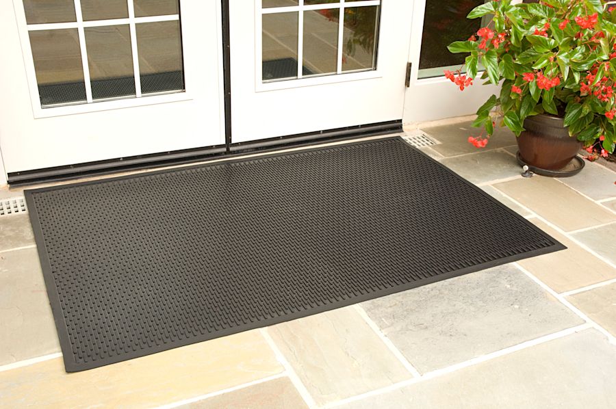 Walk Off Path How to Choose the Right Walk-Off Mat System | Alsco Uniforms