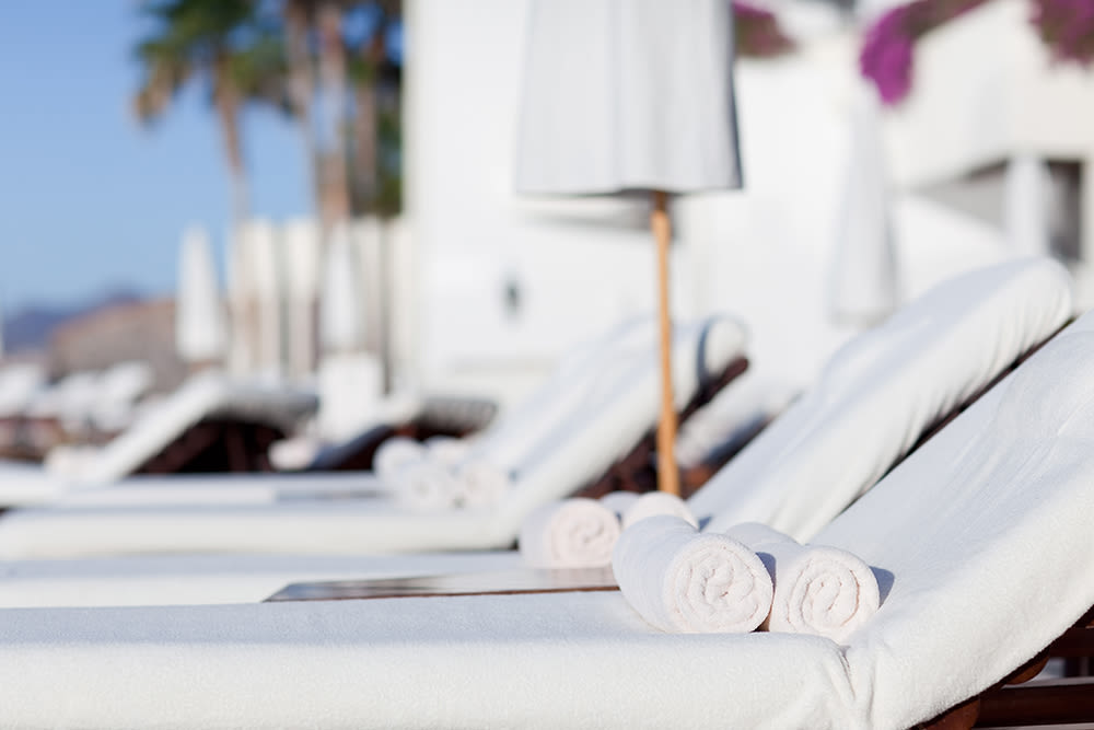 READY FOR SUMMER BUSINESS? 6 ESSENTIAL FACTORS IN CHOOSING POOL TOWELS
