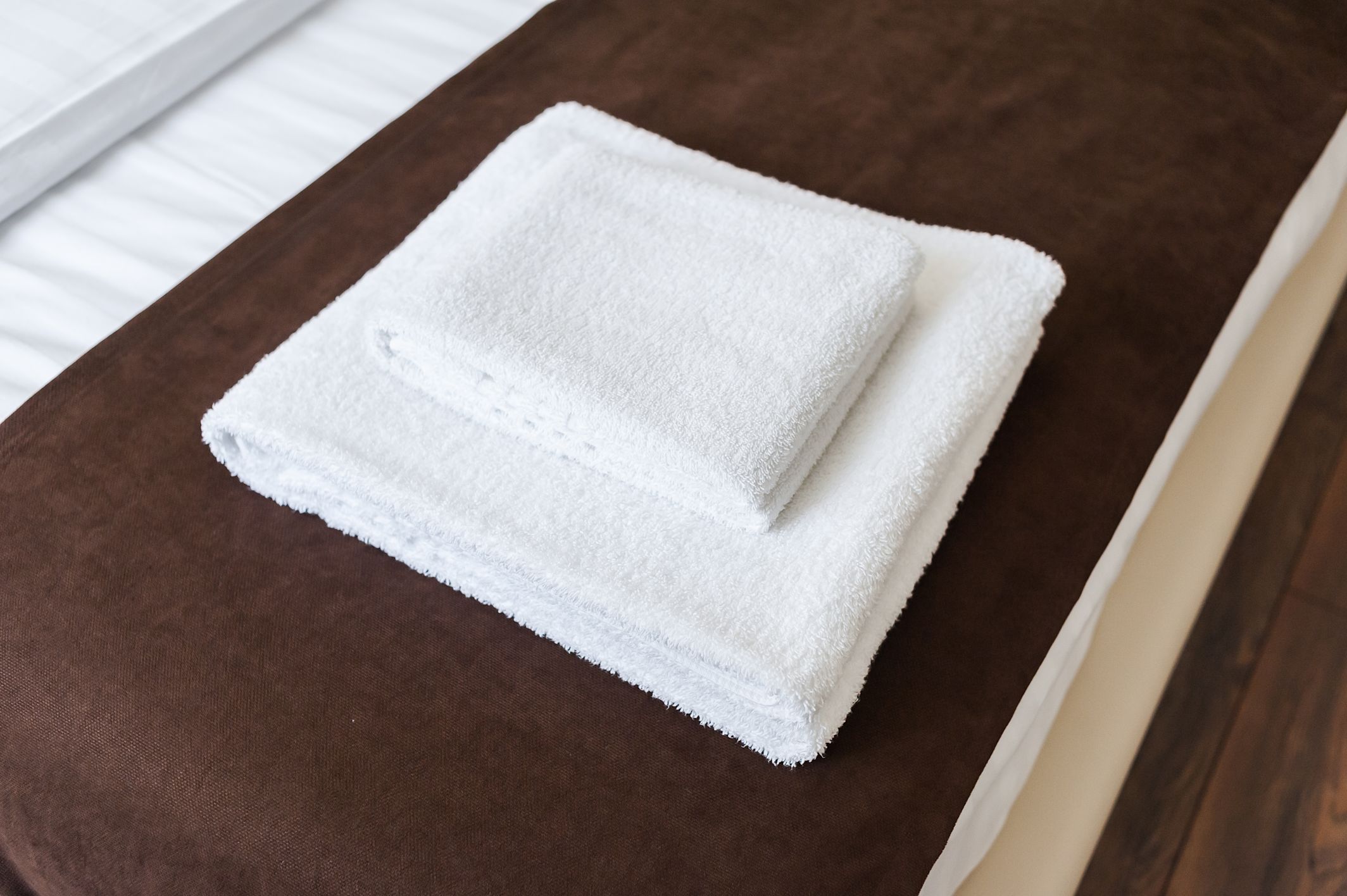 How to Choose the Best Towels for Airbnb & Rental Properties | Alsco