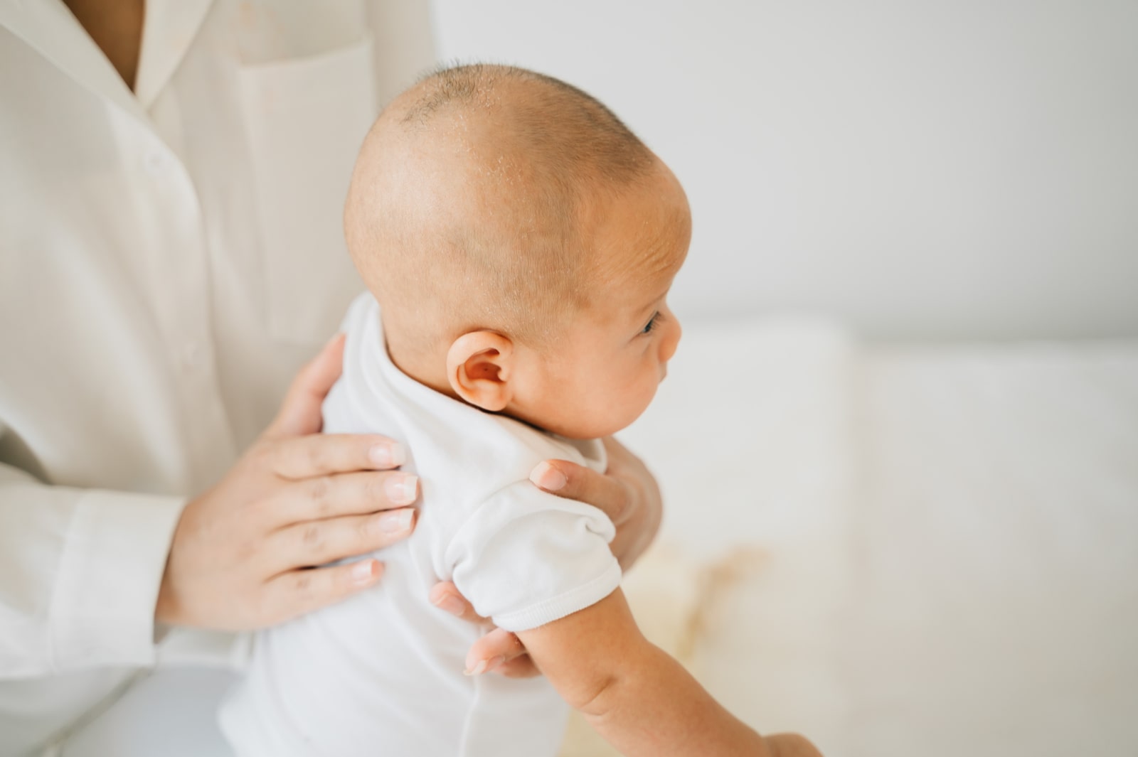 penyebab-bayi-cegukan-dan-cara-mengatasi-yang-perlu-ibu-ketahui.jpg