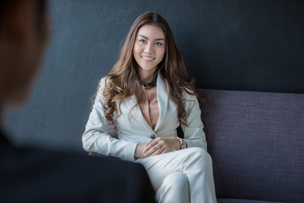 https://www.listerine.co.id/sites/listerine_id/files/yakin-lolos-interview-kerja-dengan-cara-ini-pilihoutfit.jpg