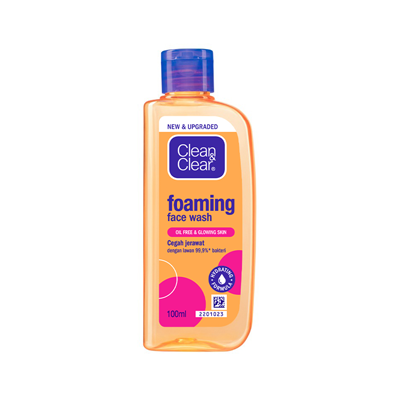 Clean & Clear® Foaming Face Wash image 1