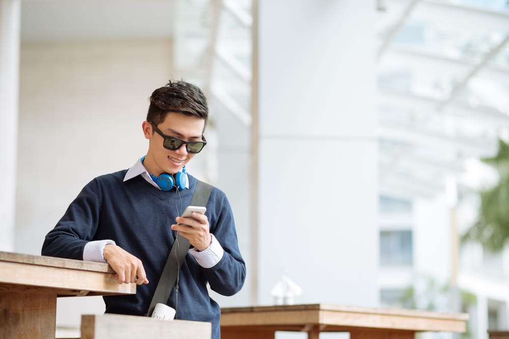 https://www.listerine.co.id/sites/listerine_id/files/siap-traveling-sendirian-cek-persiapan-ini-2.jpg