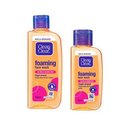 Clean & Clear® Foaming Face Wash image 2