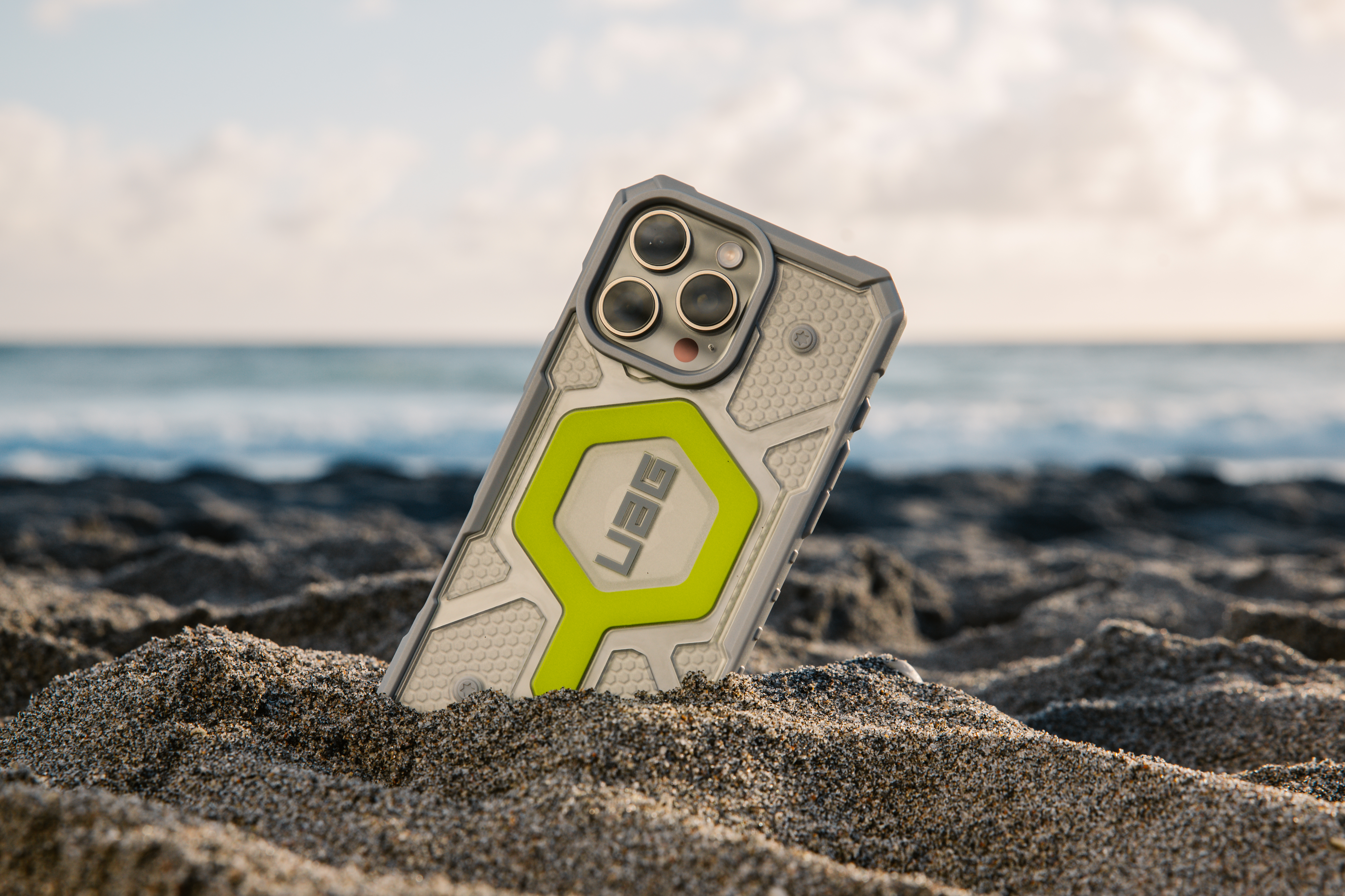 iPhone 16 Pro Max Case For MagSafe Pathfinder Clear