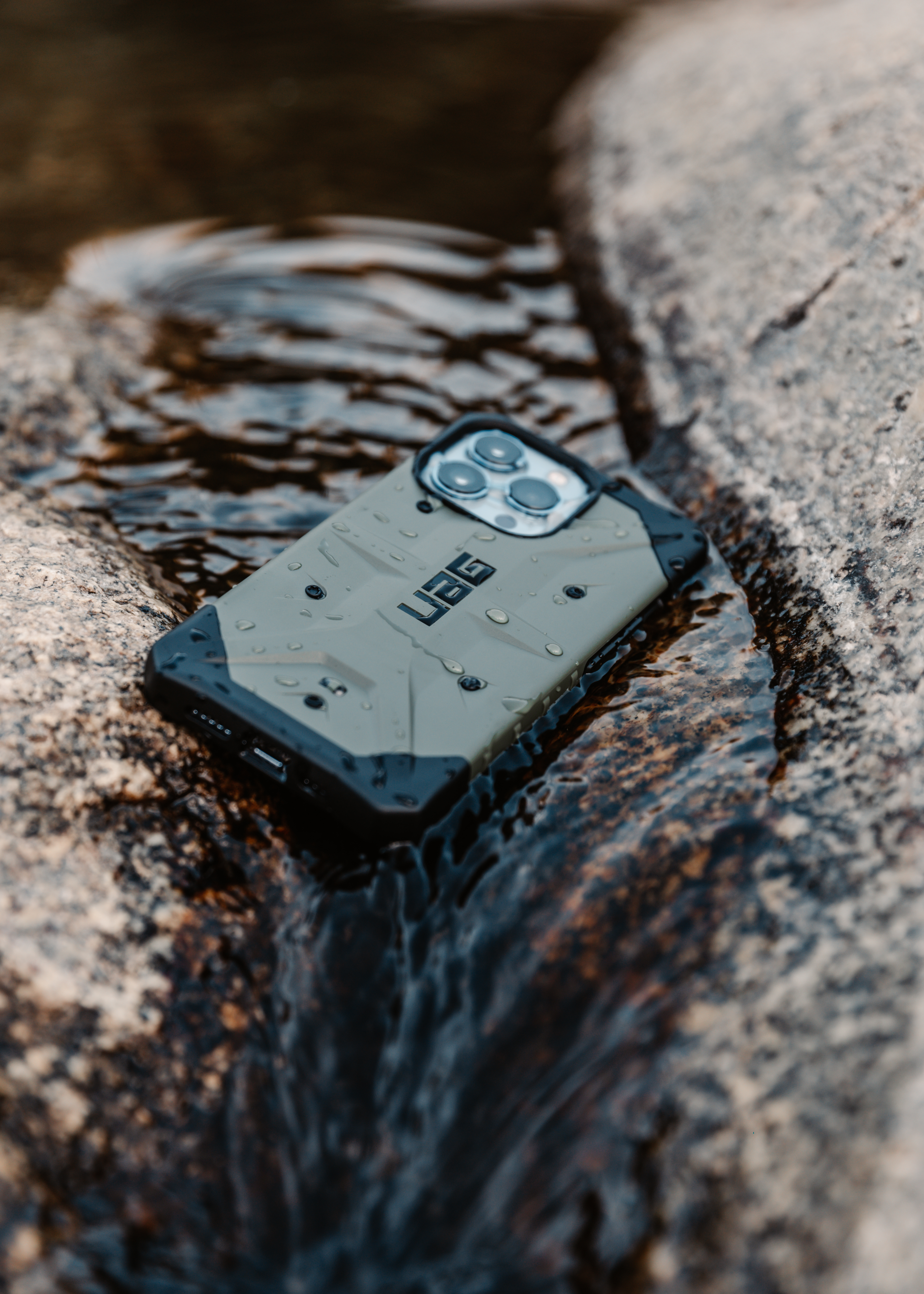 iPhone14 Plus ケース ハードケース UAG-IPH22LA-PMS MagSafe対応 MONARCH PRO MIL規格 耐衝撃 5層構造 ストラップホール プリンストン Protective iPhone 14 Plus Cases