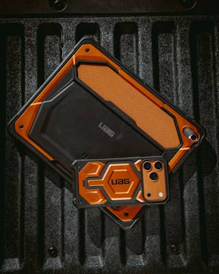 UAG Monarch iPad Air 13" (M3, 2nd Gen, 2025) Case iPad Air 13" (M3, 2nd Gen, 2025) in Kevlar Black lifestyle view