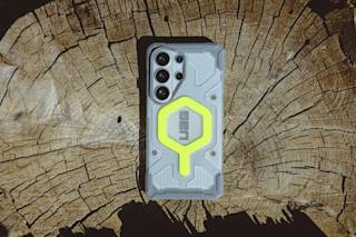 UAG Pathfinder Clear Galaxy S26 Ultra Case Galaxy S26 Ultra in Ice/Black lifestyle view