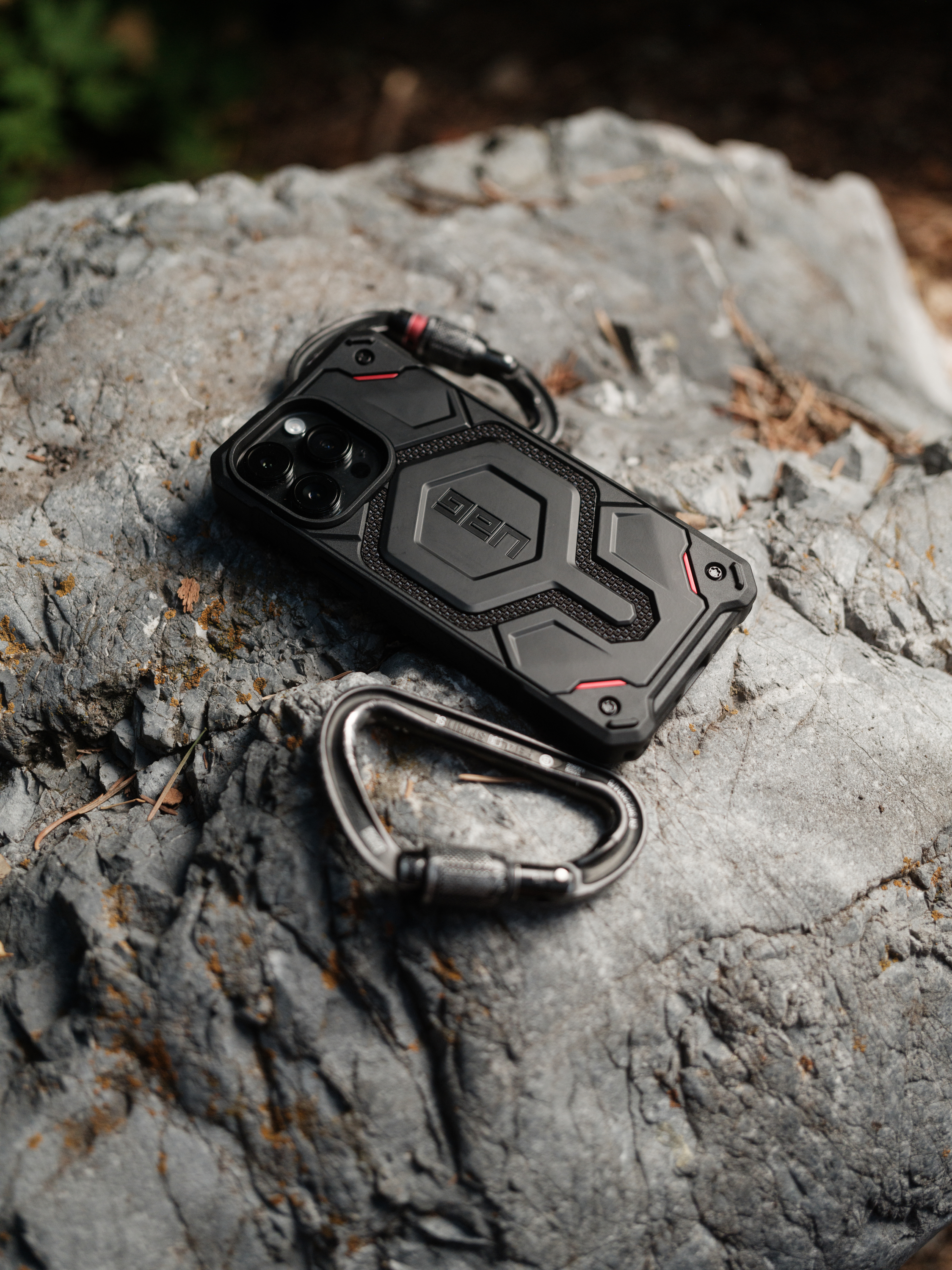 UAG Monarch Pro Kevlar® For MagSafe iPhone 15 Pro Max Case