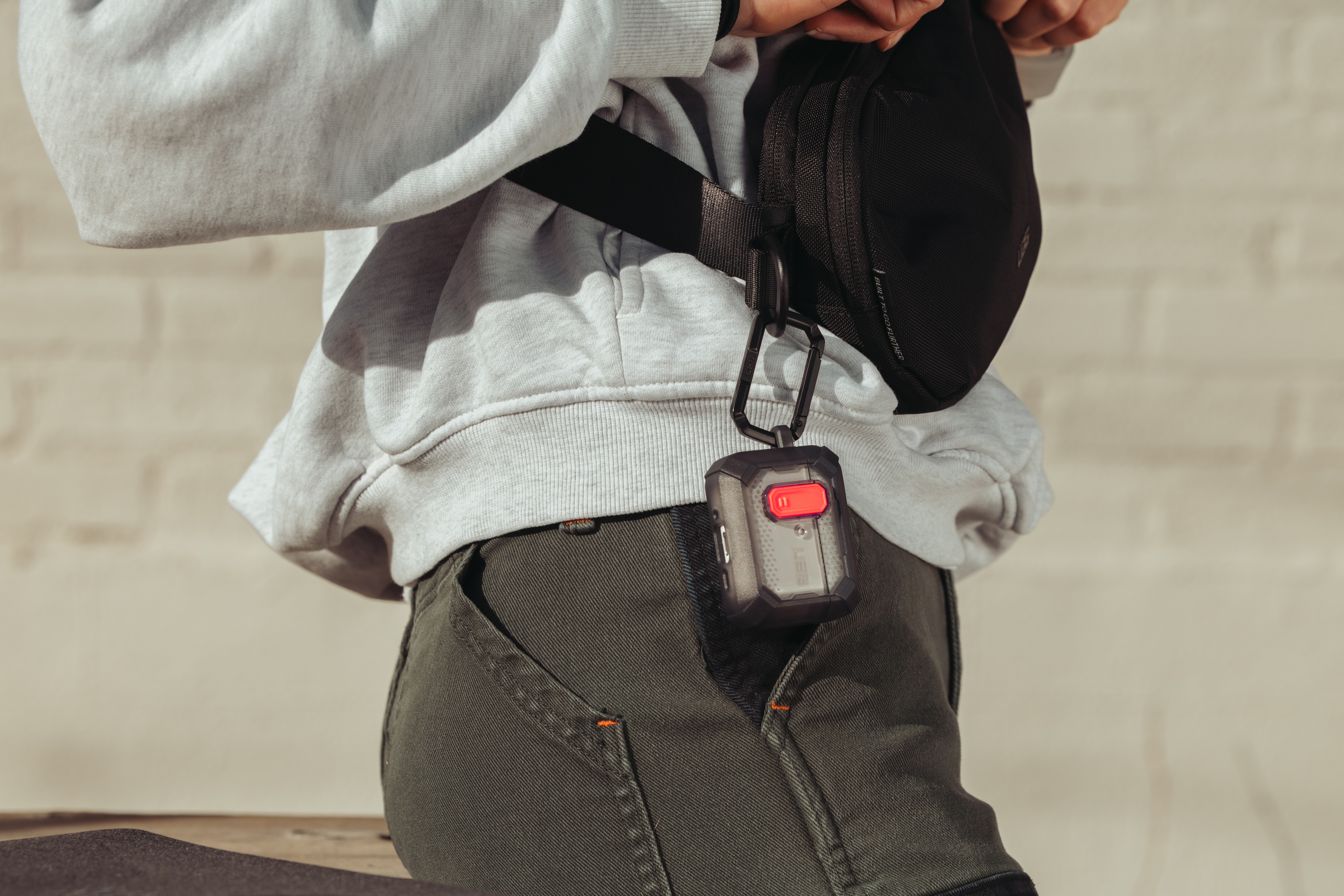 UAG AirPods Pro 第3世代 2025 セキュア ラッチ & ミリタリーグレード