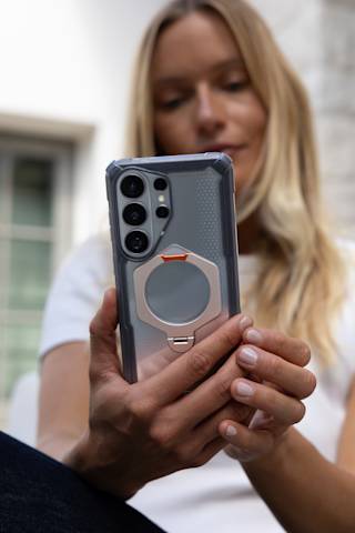 UAG Plasma XTE 360 Galaxy S26 Ultra Case € 70,12 lifestyle view