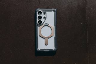 UAG Plasma XTE Galaxy S26 Ultra Case Galaxy S26 Ultra in Ash/Titanium lifestyle view