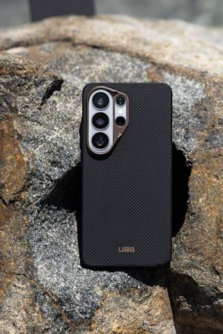 UAG Fibr Armr Galaxy S26 Ultra Case - Limited Edition € 87,66 lifestyle view