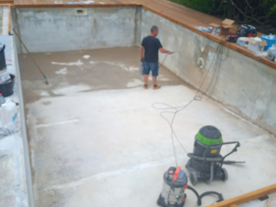 Rénovation piscine béton avec préparation du bassin