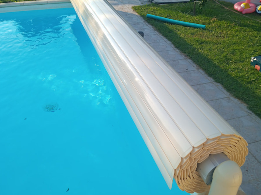 Volet roulant piscine pour sécurité et protection du bassin