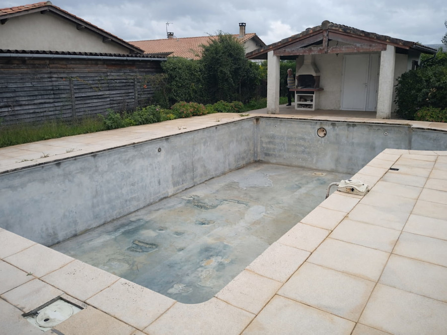Rénovation piscine enterrée avant remise en eau