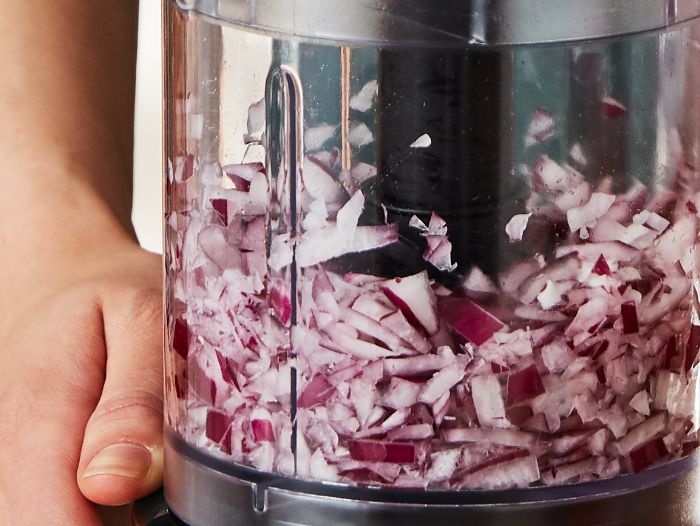 product-tips-Mini-Food-Chopper-5KFC3516-chopping-onions