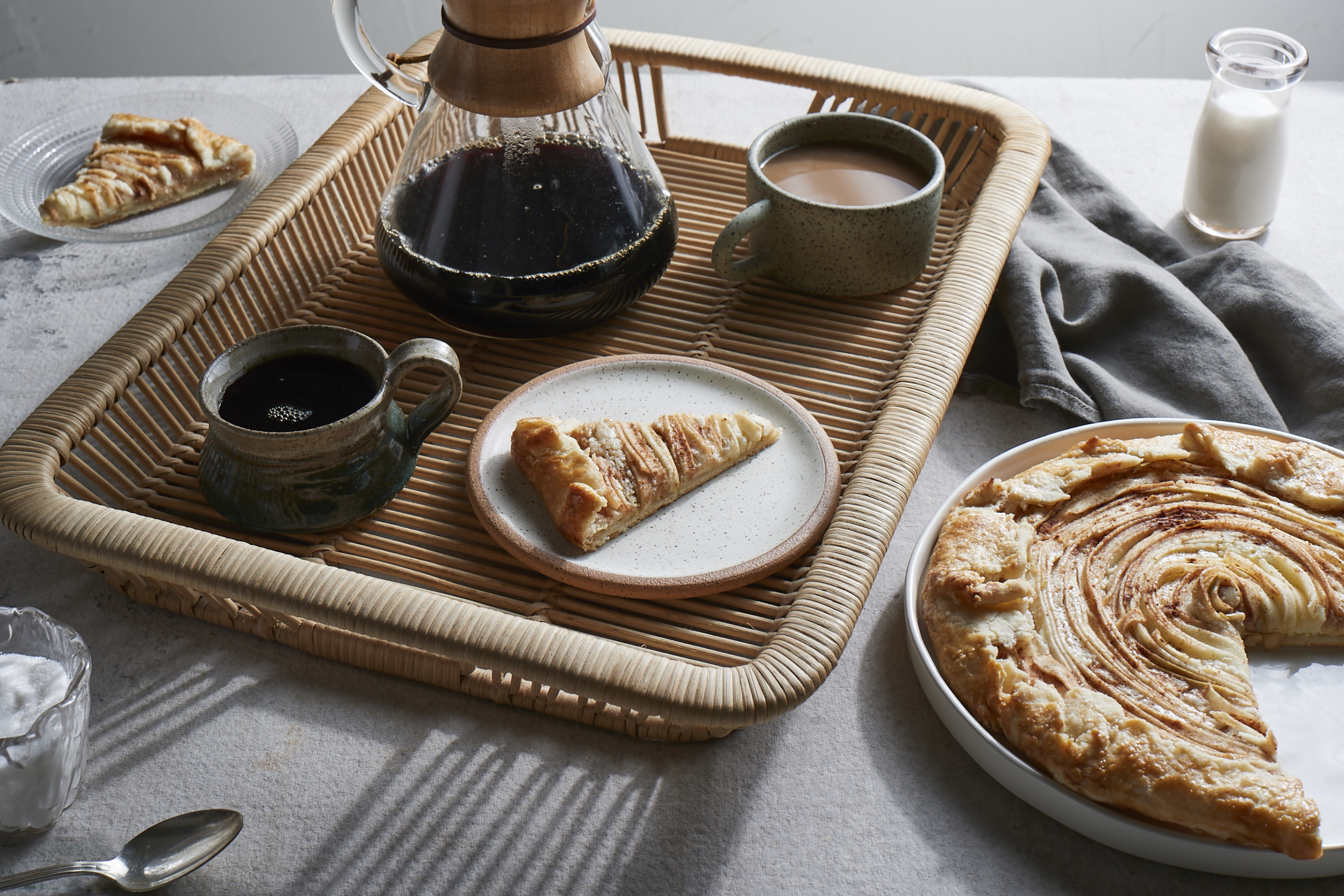 g8X9s7KQEGjylFzfu6S6_KitchenAid_AppleNoodleTart_land0538.jpg