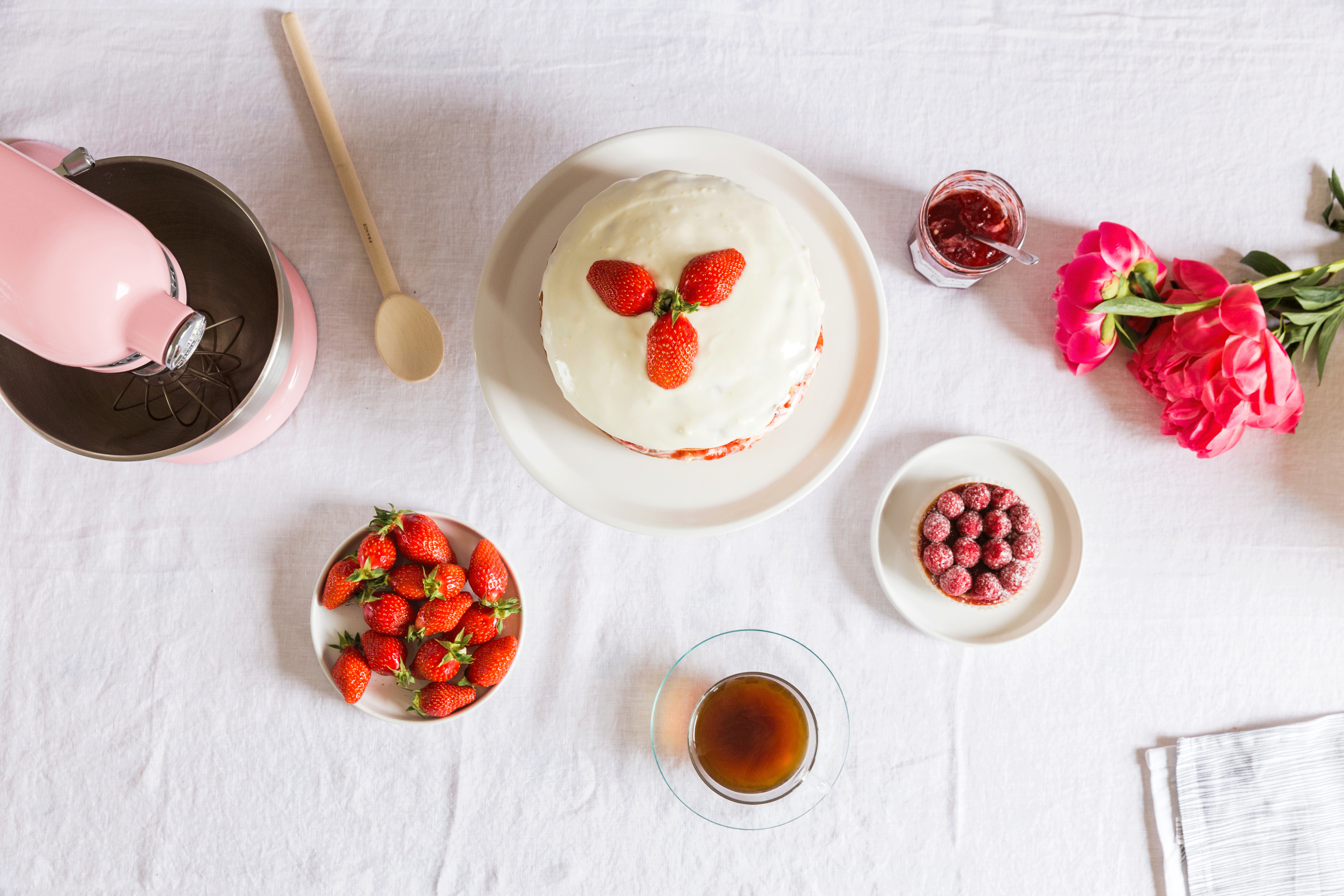 Mini_GuavaGlaze_Paris_VictoriaSpongeCake_2.png