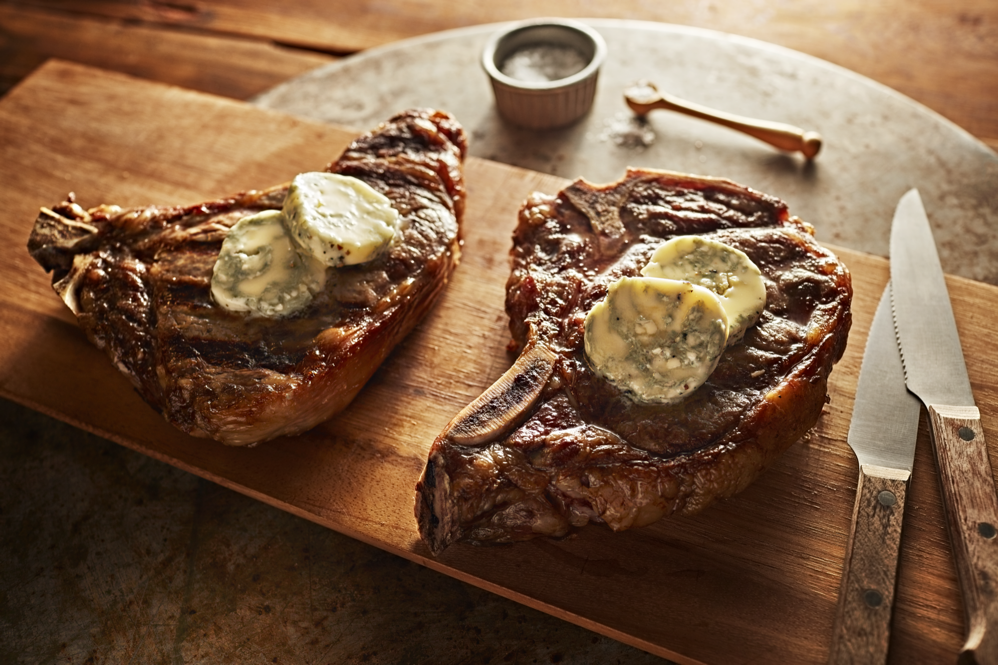 tEC6hG38TCSekcr372pA_t-bone-steaks-with-blue-cheese-butter_236z.png