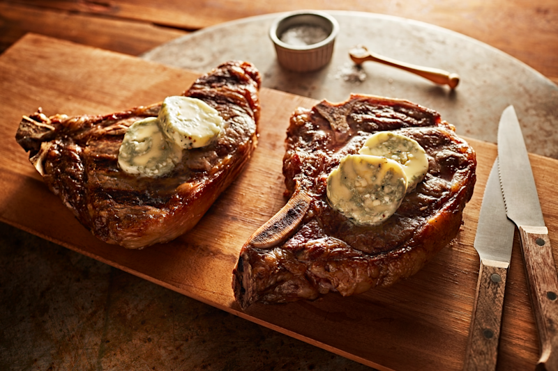 tEC6hG38TCSekcr372pA_t-bone-steaks-with-blue-cheese-butter_236z.png