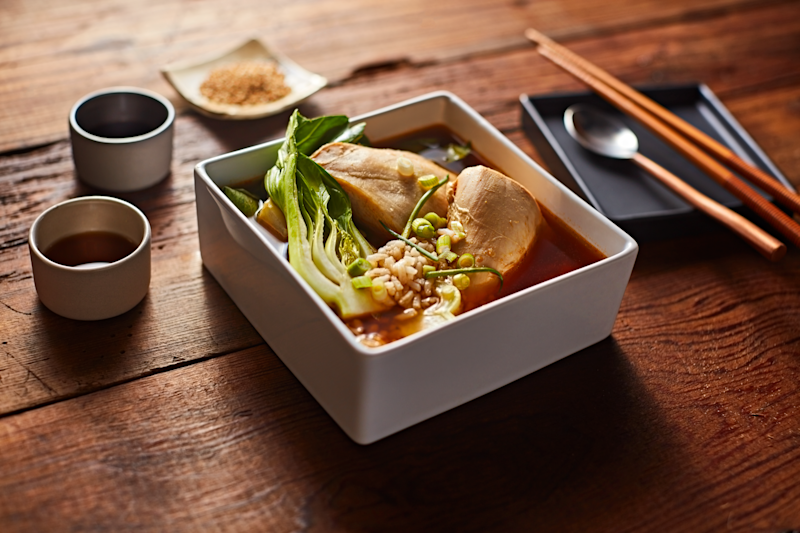 C1w0k44QREuPzJQ9hHED_soy-steamed-chicken-with-rice-and-bok-choy_100z.png