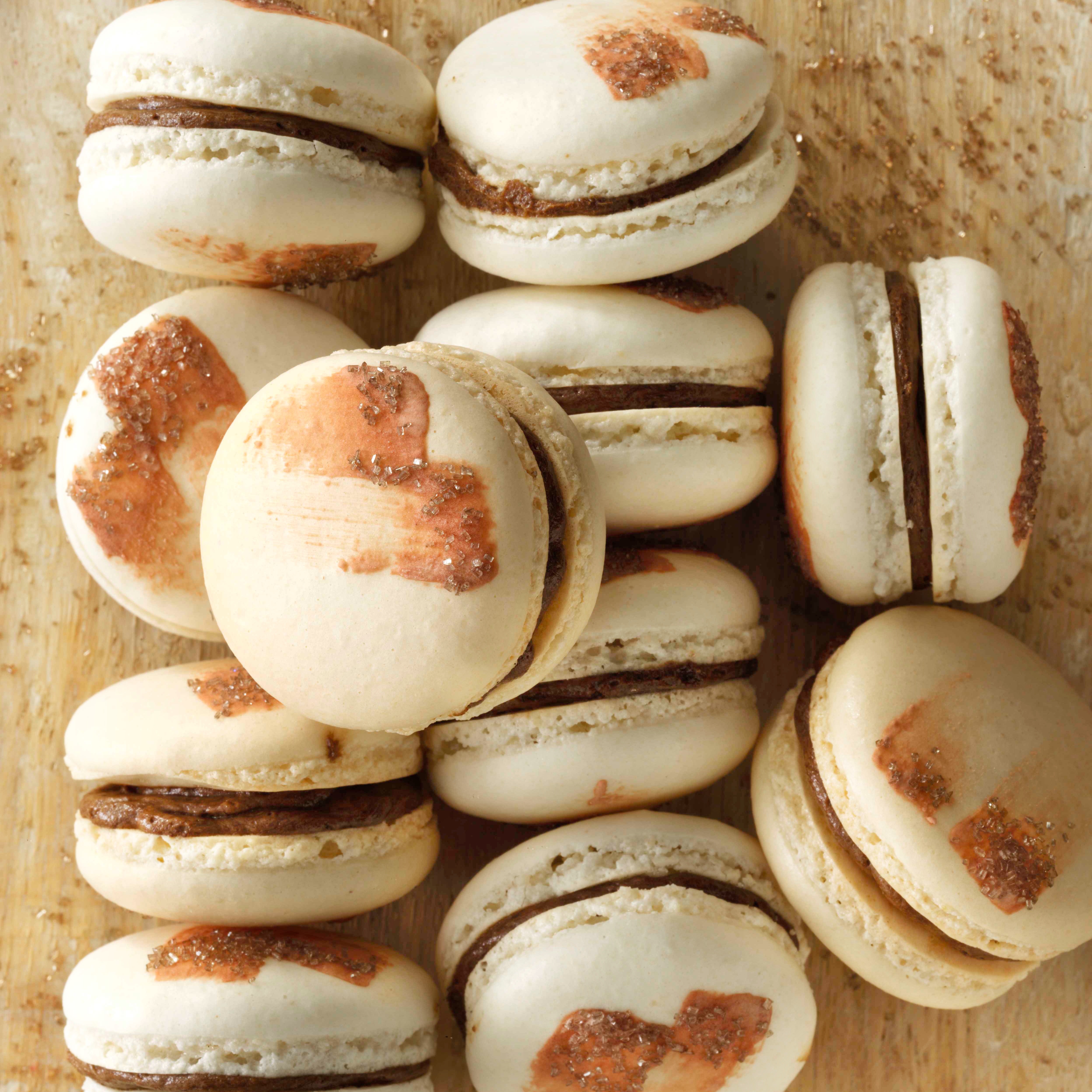 jMxRPmATSKWriFIviyHA_RootBeerMacarons.jpg