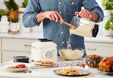 0d42d490d4c8-cream-blender-mixing-almonds