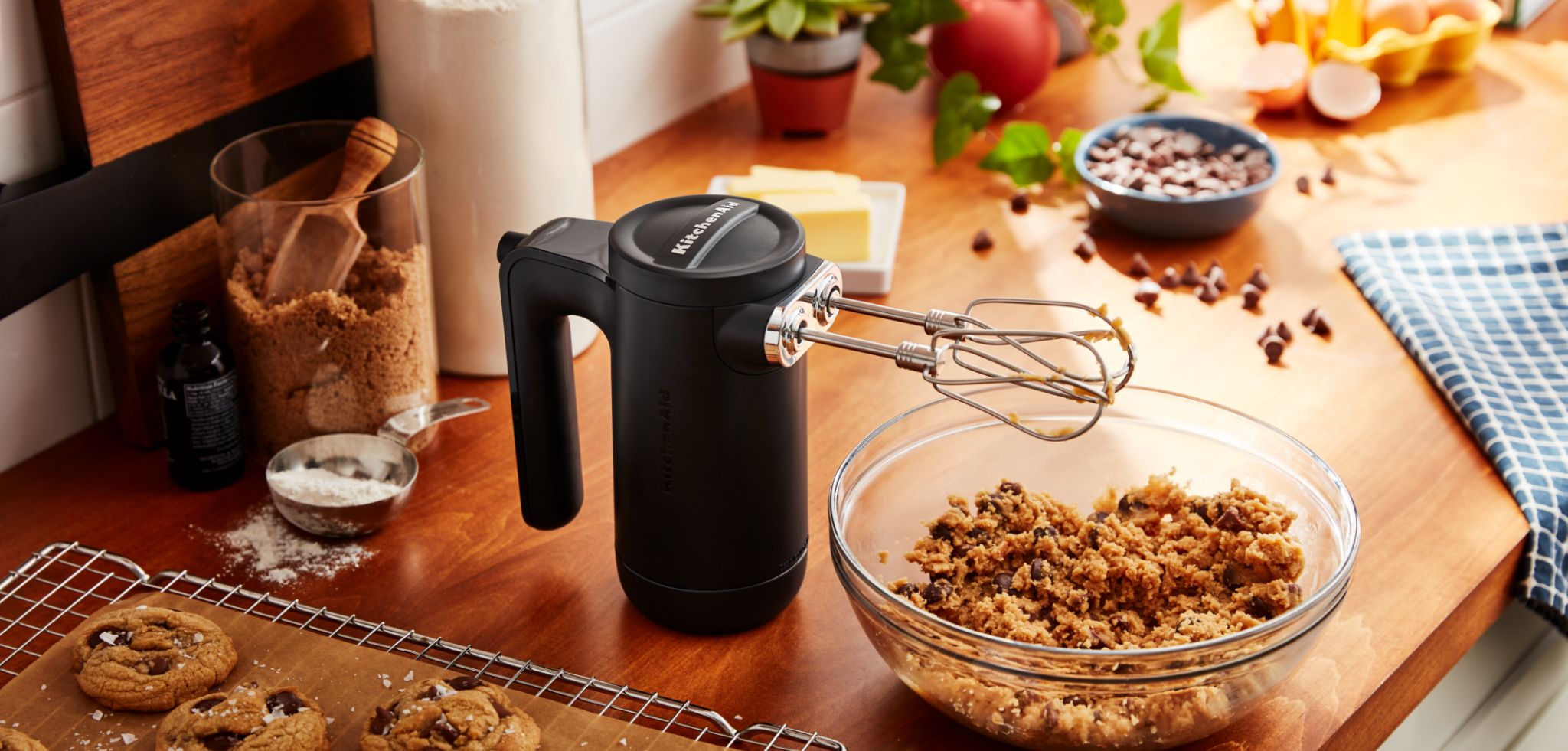 product-tips-hero-banner-cordless-hand-mixer