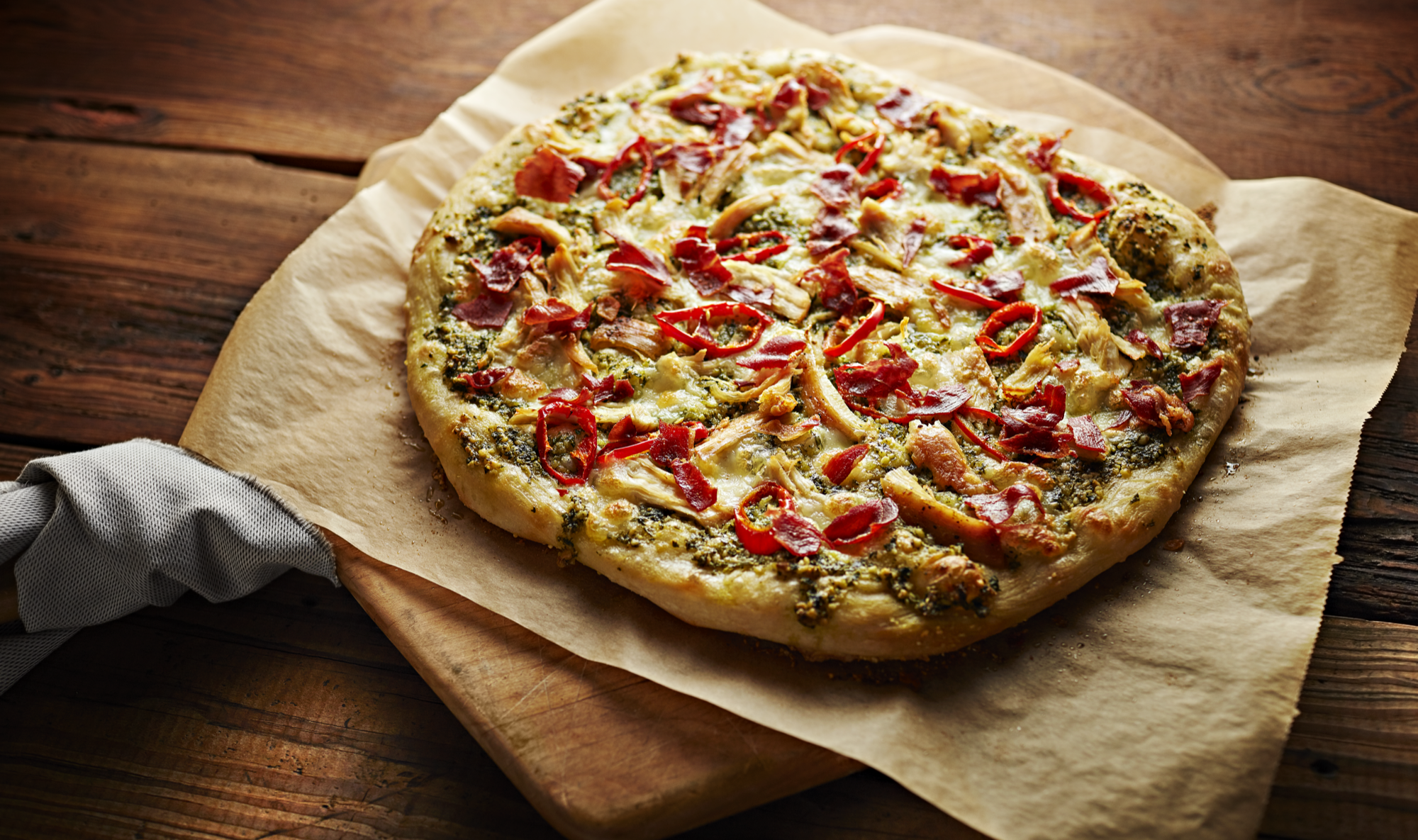 sXPBzCYoRvu5lWTQqzSC_prosciutto--chicken-and-calabrian-chile-flatbread_179z.png
