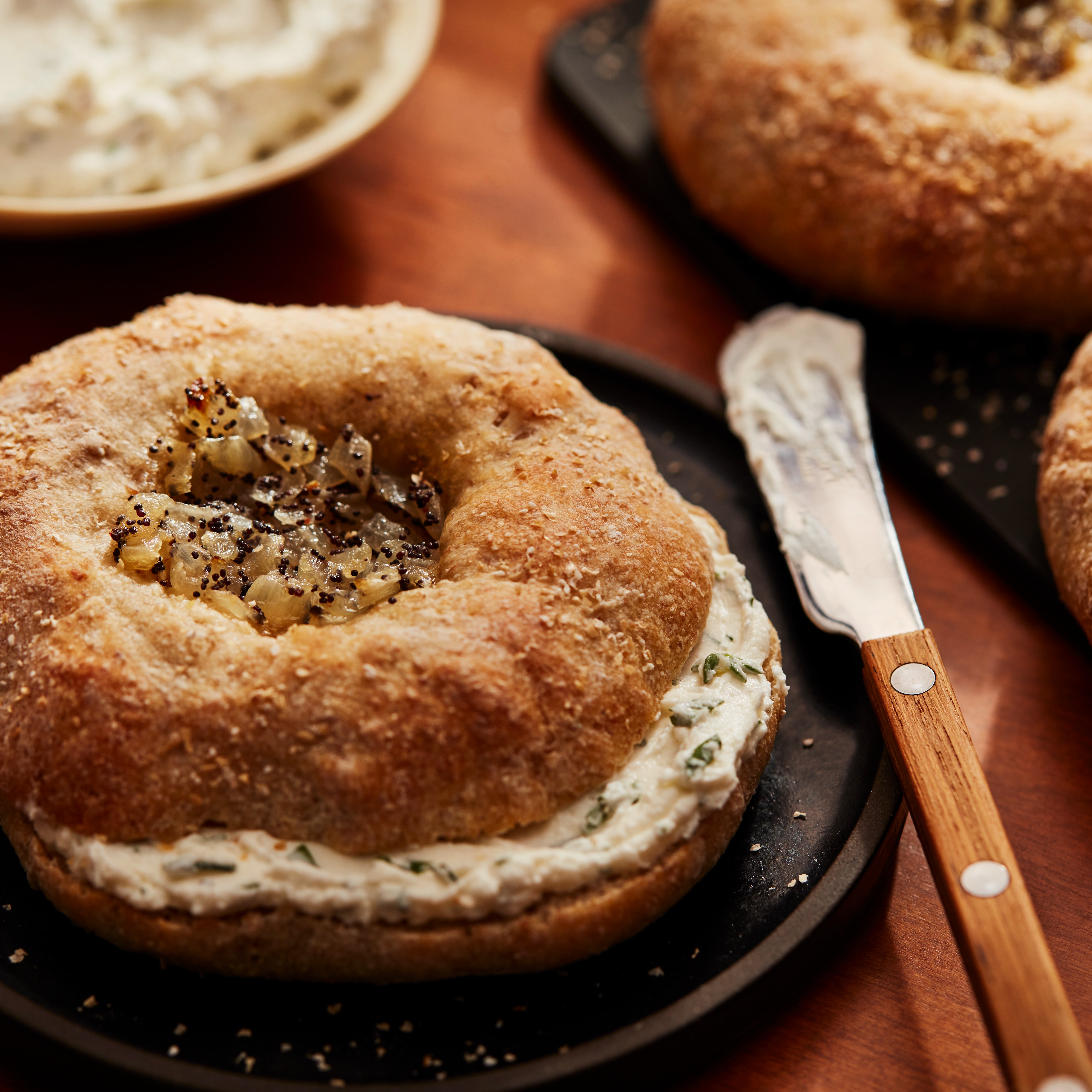 2xkFlyQRQWXkQomvNYzw_Light_Rye_Onion_Bialy_Final_1.jpg