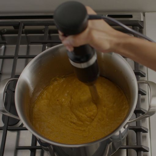 product-tips-Hand-Blender-with-accessories-5KHBV83-whist-movement